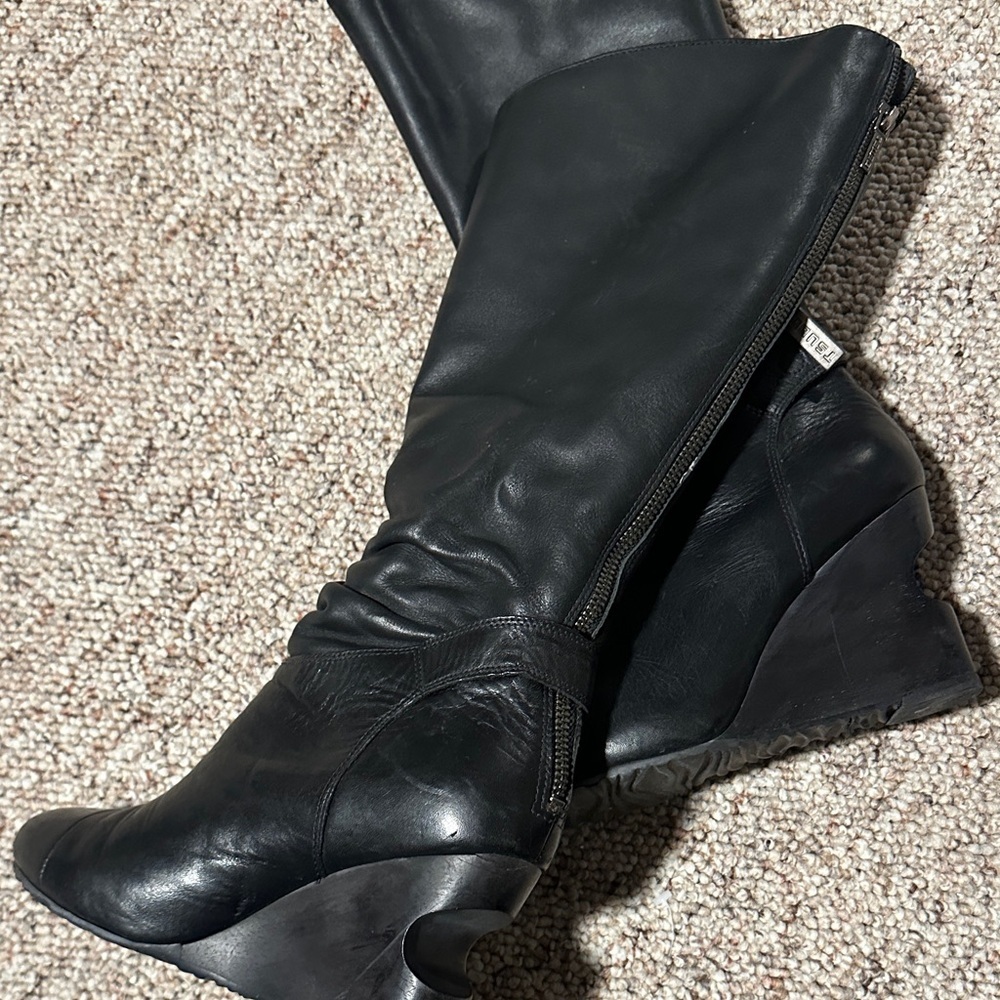 Tsubo Black Leather Wedge Knee High Boots - Size 6.5 - Picture 9 of 10
